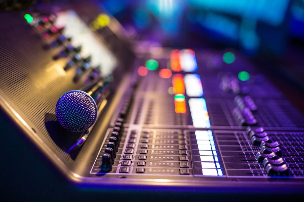 Radio Slovenija spreminja informativne oddaje, Radijski dnevnik po novem na sporedu ob 18.30 (foto: Shutterstock)