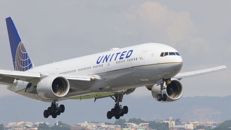 Nov udarec za Boeing, po odpovedi motorja številna letala modela 777 ostajajo prizemljena