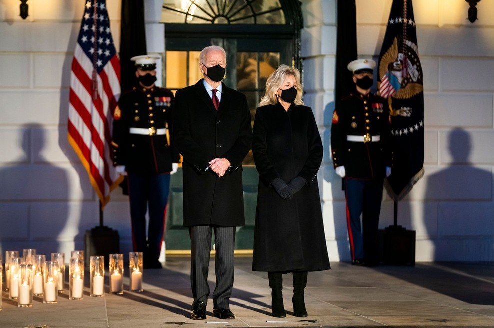 V ZDA pol milijona žrtev covida; Biden: Ta država se bo spet smejala (foto: Profimedia)