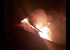 Zagorela Mozirska koča na Golteh, požar viden iz doline
