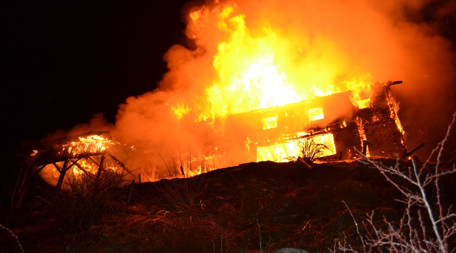Požar popolnoma uničil Mozirsko kočo na Golteh (foto: PU Celje)