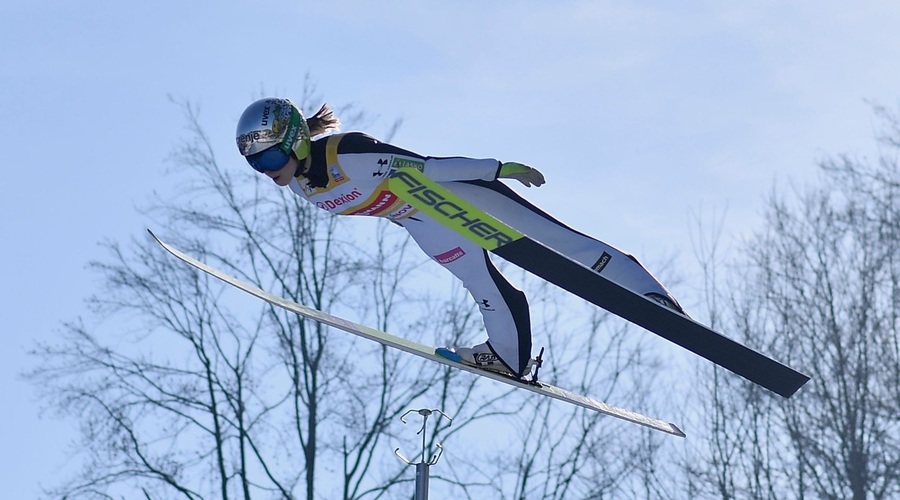 Po zlati Emi Klinec slovenske skakalke srebrne na ekipni tekmi (foto: profimedia)