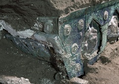 Pompeji skrivajo še kup zakladov: zadnje odkritje kočija z erotičnimi motivi