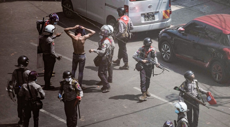 V Mjanmaru najbolj krvav dan doslej, policija in vojska stopnjujeta nasilje (foto: profimedia)