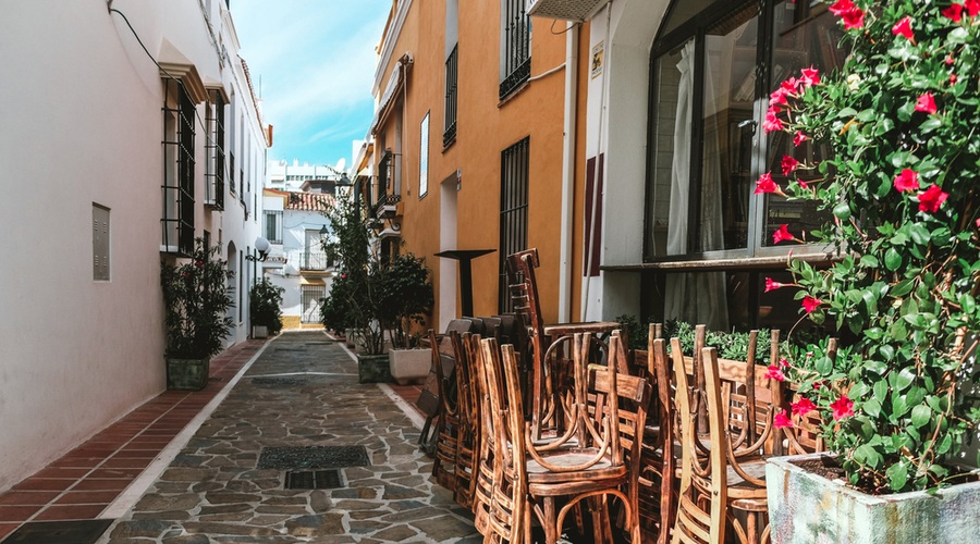 V delih Italije ponovno ustavljajo javno življenje, podobno napovedujejo tudi v Trstu (foto: Shutterstock)