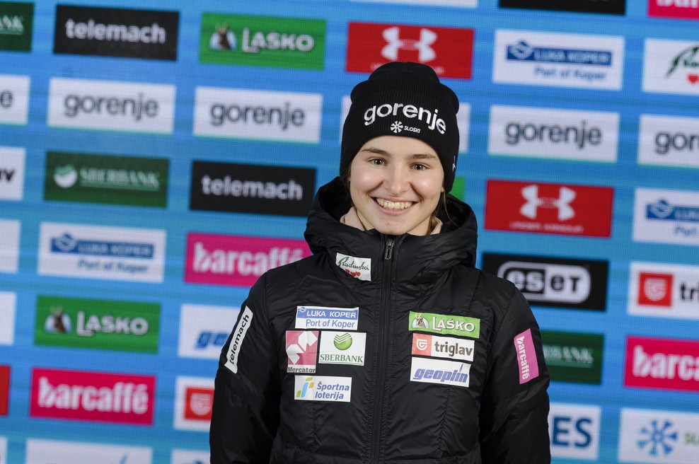 Novo veselje v slovenskem taboru, Nika Križnar bronasta na veliki skakalnici (foto: Smučarska zveza Slovenije)