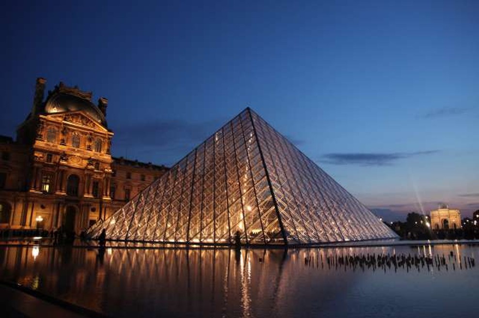 V Louvre se po 40 letih vrača ukradeni renesančni oklep (foto: Xinhua/STA)