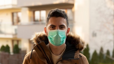 Delež pozitivnih PCR testov je v sredo znašal 17,5 odstotka