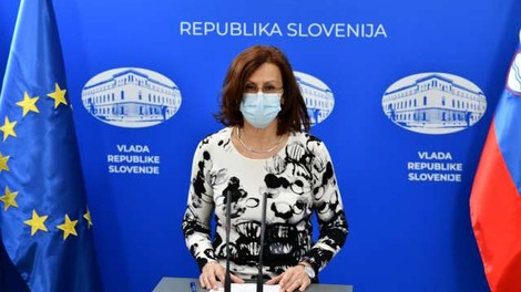 Število primerov angleške različice eksponentno raste, z njo precej obremenjena obalno-kraška regija