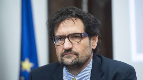 Infektolog Janez Tomažič: Vzroka za hujši potek covida-19 še ne poznamo