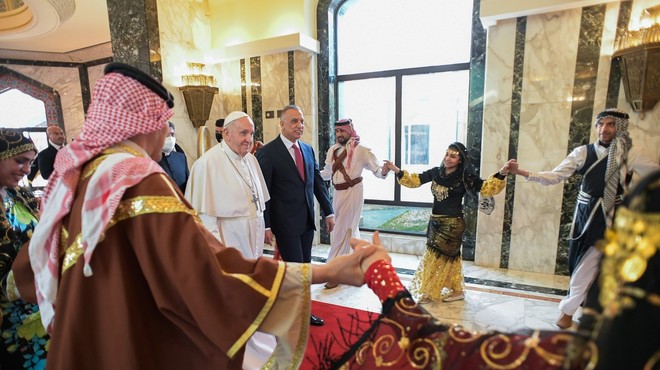 Papež Frančišek na zgodovinskem obisku v Iraku pozval h končanju nasilja (foto: Profimedia)