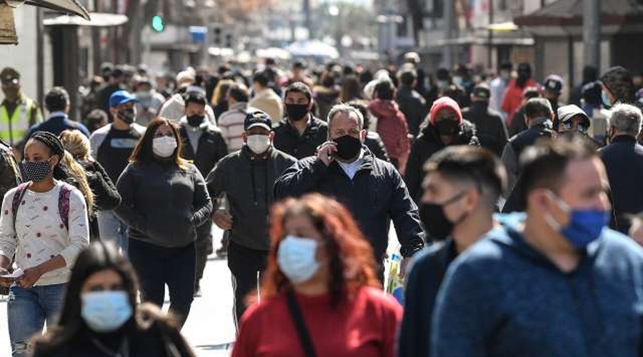Nemški imunolog: Pri načrtovanju strategije cepljenja bi moral biti glavni kriterij število socialnih stikov (foto: Xinhua/STA)