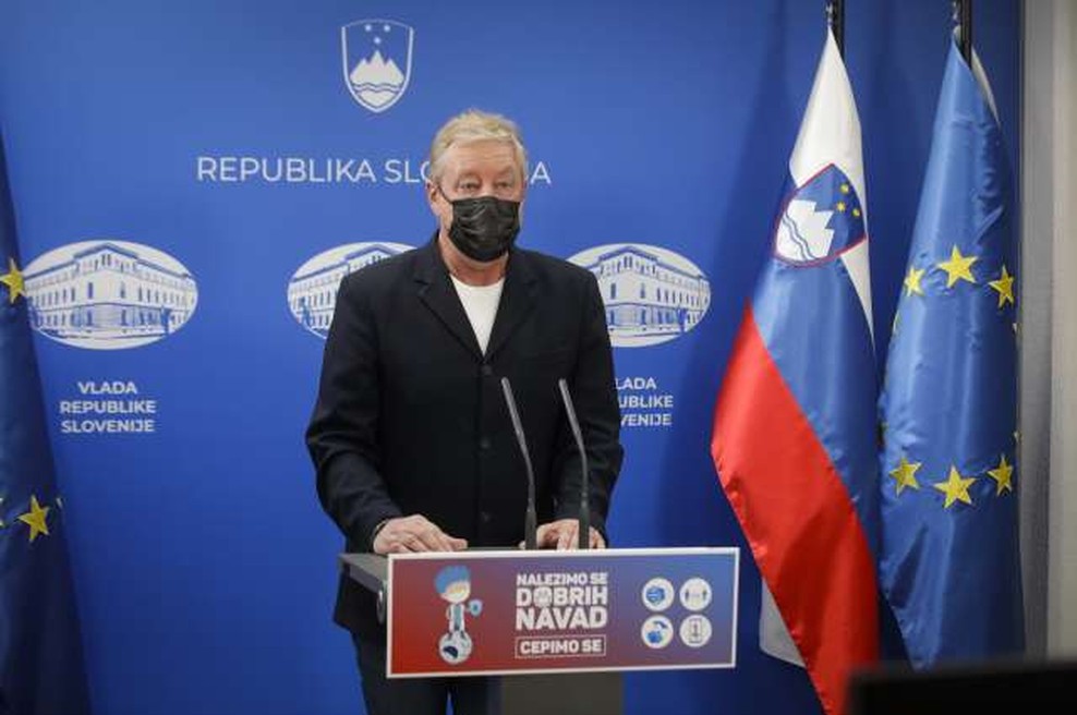 Štrukelj: Motnje strjevanja krvi niso med navedenimi možnimi neželenimi učinki cepiva AstraZenece (foto: Anže Malovrh/STA)