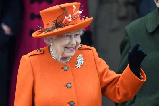 Britansko kraljico razžalostili očitki Harryja in Meghan glede rasizma