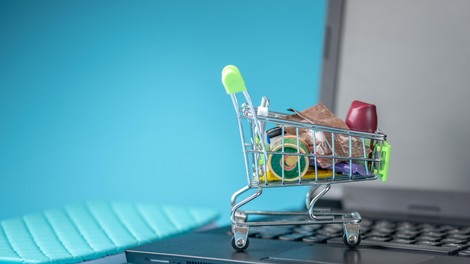 Spletno nakupovanje živil priljubljeno tudi v drugem valu covida-19