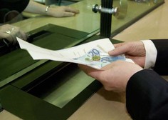 Za plačilne storitve Slovenci v povprečju namenijo 70 evrov letno