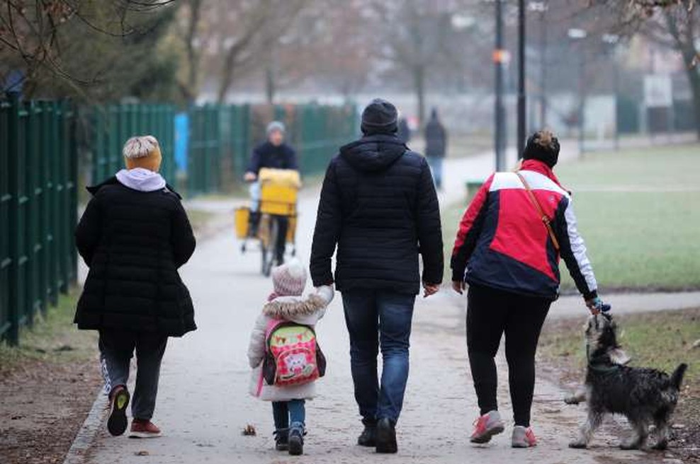 Starši ne smejo otroku izstavljati računov (foto: Daniel Novakovič/STA)
