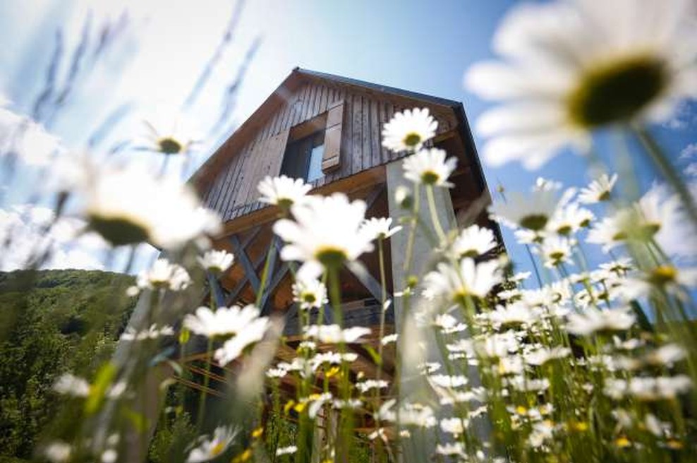 Lani brez medletnega padca nočitev le turistične kmetije z nastanitvijo (foto: Anže Malovrh/STA)