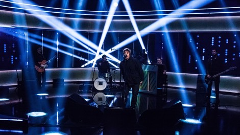 Skupina Oasis na začetku kariere za koncert "računala" 24 pločevink piva