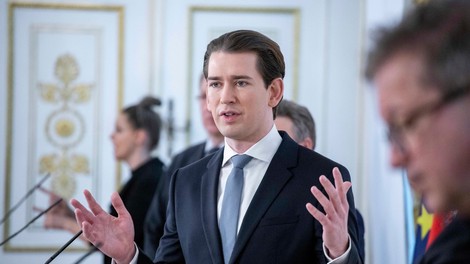 Kurz: Zaradi ločenih pogodb cepivo znotraj EU niso razdeljeno po dogovoru