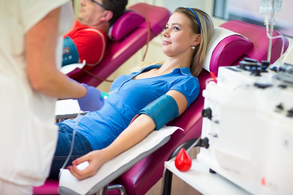Študenti medicine s priročnikom o darovanju krvi, celic in organov rušijo tabuje (foto: profimedia)