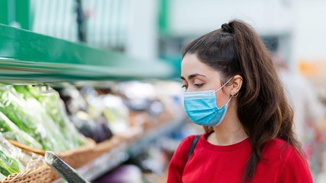Med petkovimi 3800 testiranci 847 pozitivnih, umrli trije bolniki