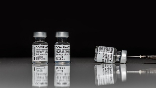
                            Pet premierjev, med njim slovenski, so pisno zahtevali vrh EU o razdelitvi cepiva (foto: profimedia)