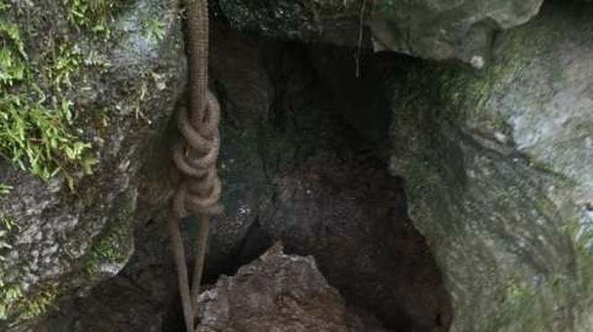 Jamarja, ki sta zaradi zdrsa velike skale obtičala v jami, so rešili (foto: Foto: predsednik Jamarske zveze Slovenije Igor Benko)