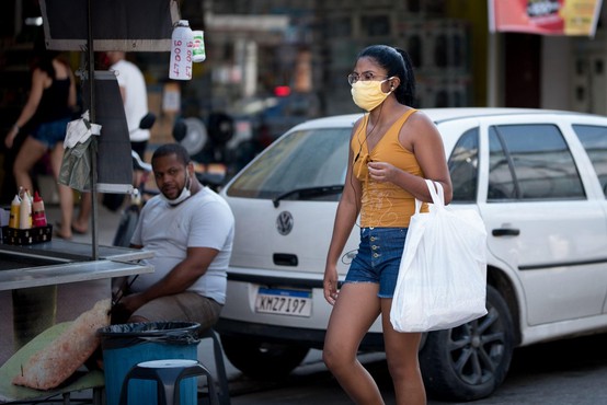 Brazilija po številu okužb in smrti prehitela Indijo in zaostaja le za ZDA