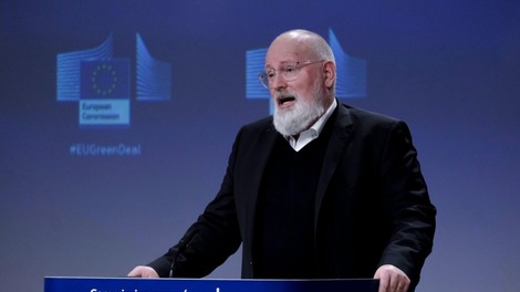 Frans Timmermans priznal, da je imela strategija cepljenja v EU nekaj lukenj