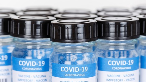 Zmanjšano dobavo cepiva AstraZenece  za EU bo zapolnil Pfizer