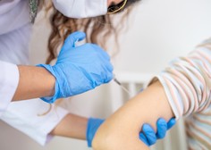 Na Norveškem preiskujejo več primerov krvnih strdkov po cepljenju pri mlajših osebah