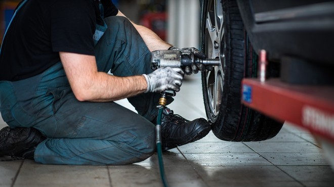 AMZS svetuje: Ne hitite z menjavo zimskih pnevmatik (foto: profimedia)