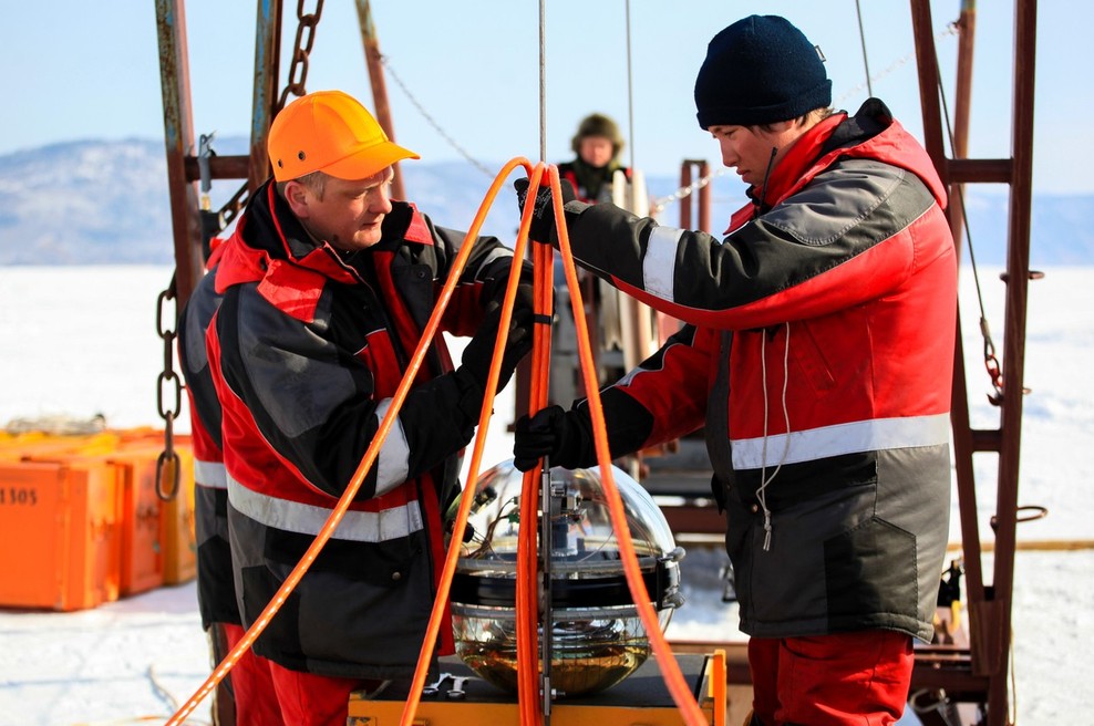 Kilometer pod gladino Bajkalskega jezera namestili podvodni teleskop za opazovanje vesolja (foto: profimedia)