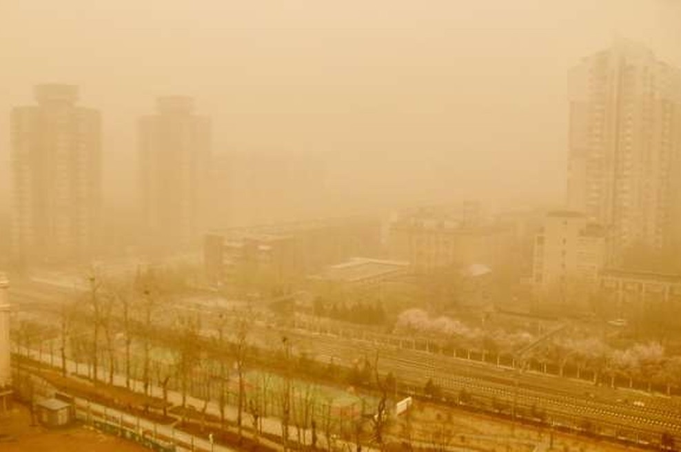 Severno Kitajsko zajel obsežen peščeni vihar (foto: Xinhua/STA)