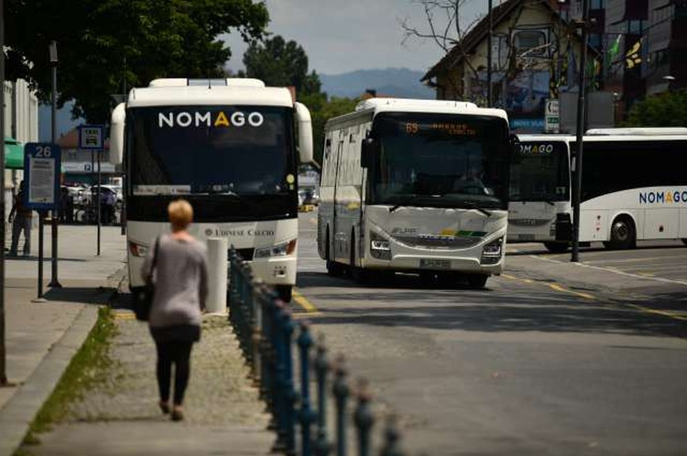 Epidemija še naprej zavira potniški promet (foto: Tamino Petelinšek/STA)