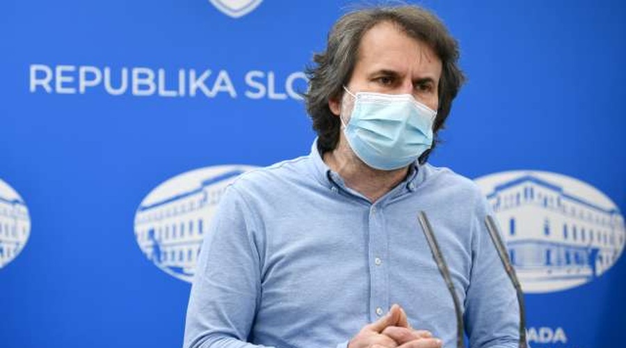 Pokorn: Ni dokazov, da bi bilo nošenje mask nevarno za otroke (foto: Tamino Petelinšek/STA)