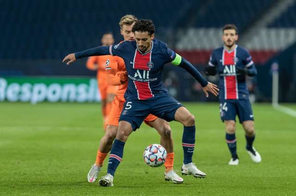 Dvema igralcema PSG med tekmo vdrli v hišo (foto: Xinhua/STA)