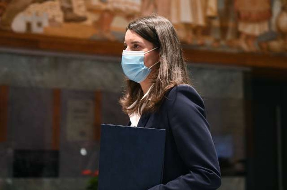 Kustečeva uspešno prestala interpelacijo, izid glasovanja je po njenem podpora za nadaljevanje mandata (foto: Tamino Petelinšek/STA)