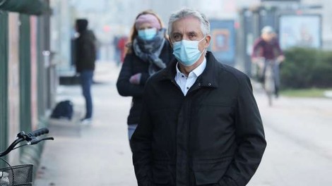 Gantar: O naročanju cepiva odločala komisija, o možnosti dodatnega naročanja nisem bil seznanjen