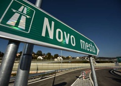 Po novem pravopisu v imenih krajev tudi mesto in vas pisana z veliko