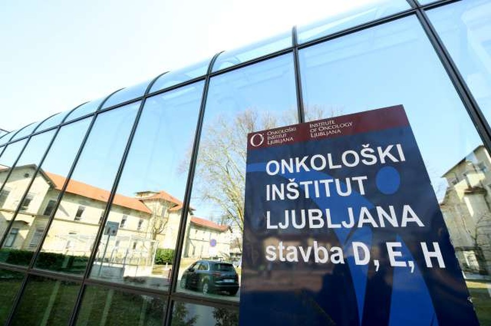 Onkološki inštitut bo cepil onkološke bolnike (foto: Tamino Petelinšek/STA)
