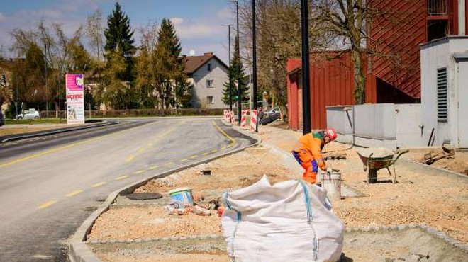 Obnova ljubljanske Kajuhove ulice obsežnejša od prvotnih načrtov, težave z dostopom do Ikee (foto: Nebojša Tejić/STA)