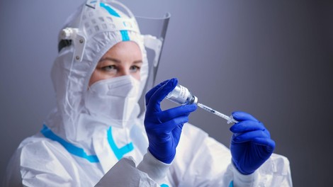 Cepljenje je trenutno edina izhodna strategija iz epidemije covida-19