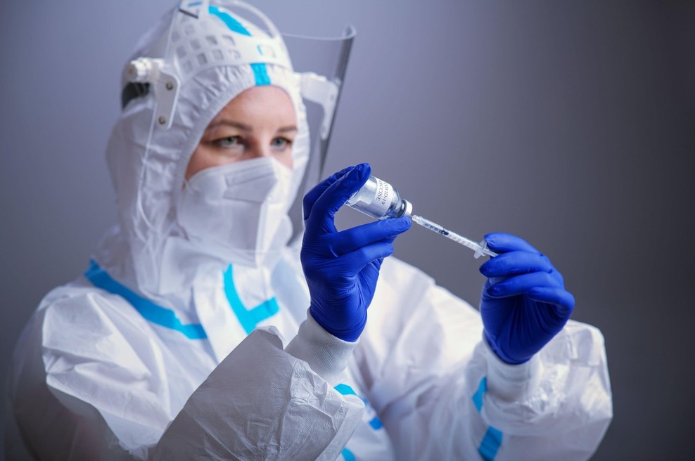 Cepljenje je trenutno edina izhodna strategija iz epidemije covida-19 (foto: profimedia)
