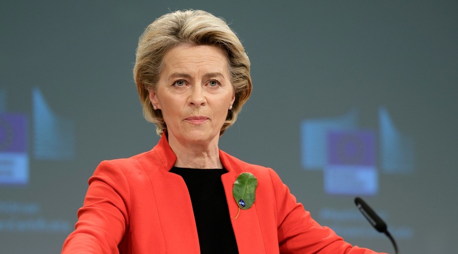 Ursula von der Leyen zažugala družbi AstraZeneca s prepovedjo izvoza (foto: profimedia)