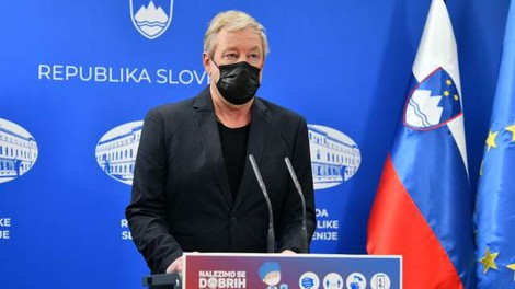 Štrukelj: Ema trenutno opravlja reden pregled za tri cepiva proti covidu-19