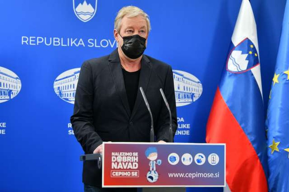 Štrukelj: Ema trenutno opravlja reden pregled za tri cepiva proti covidu-19 (foto: Tamino Petelinšek/STA)