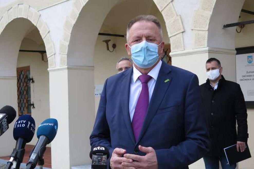 Počivalšek: Imamo kar nekaj interesentov že za nadaljevanje proizvodnje na lokaciji Adienta (foto: Vesna Pušnik Brezovnik/STA)