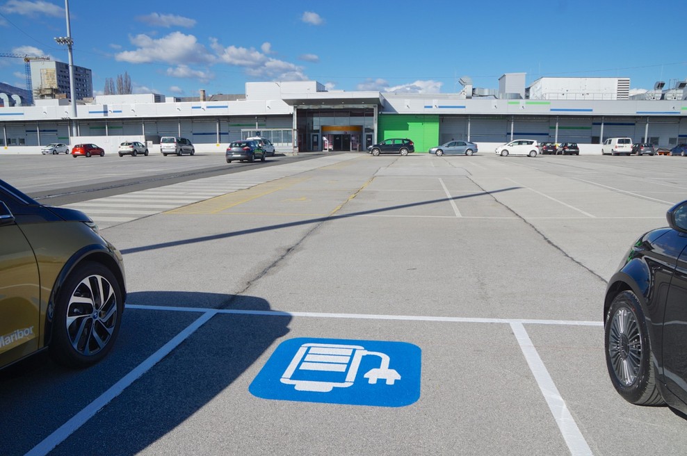 Europark z največ električnimi polnilnicami na enem mestu postaja središče trajnostne mobilnosti v Mariboru (foto: Promocijsko gradivo)